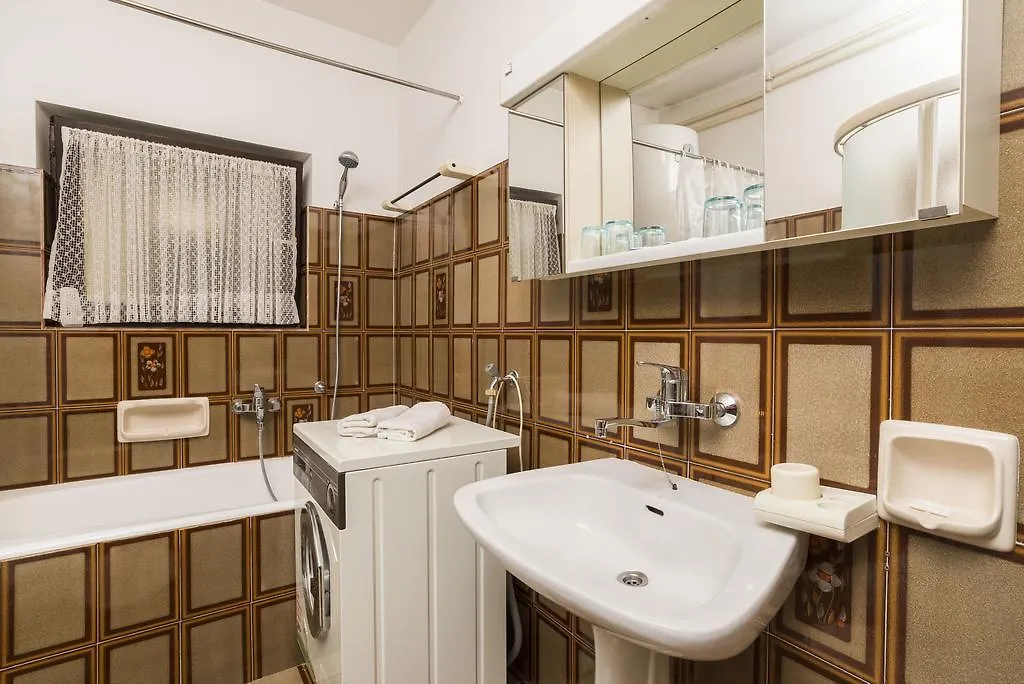 Apartment Vesna Komunela Croatia