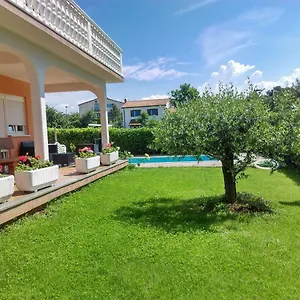 Rosa Apartment